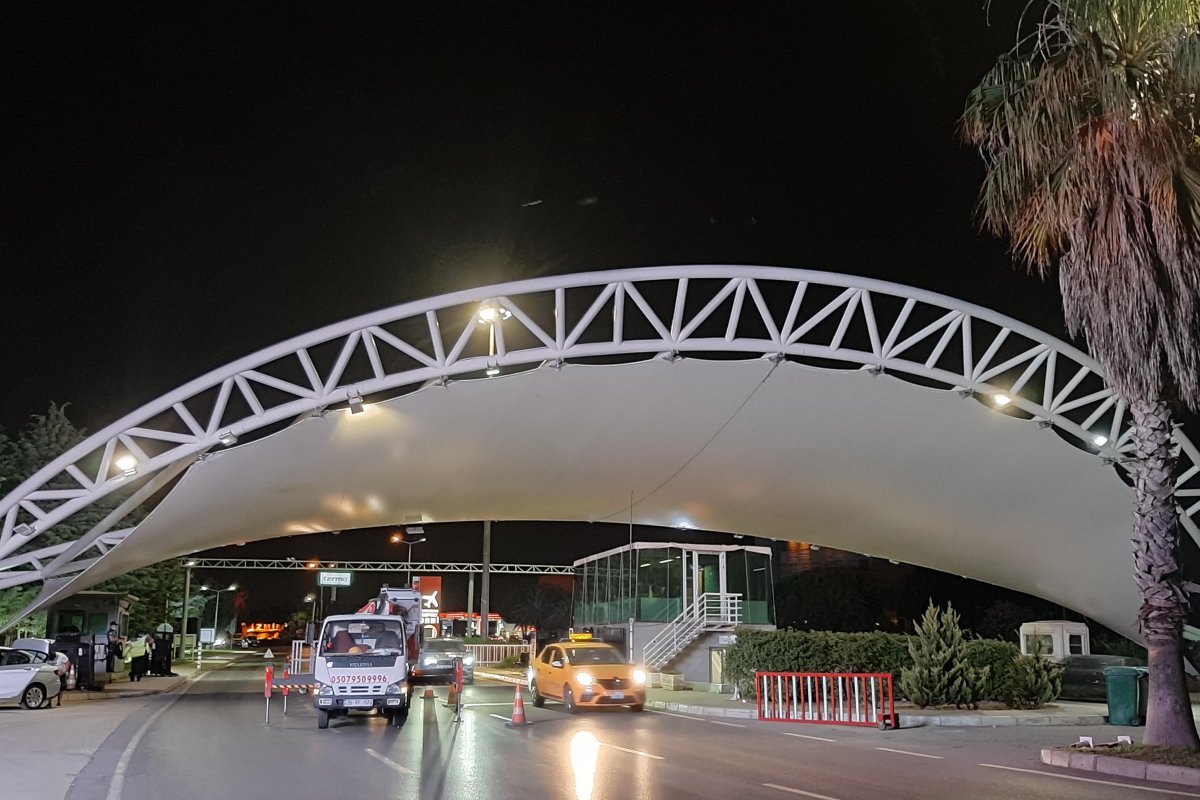 İzmir Havalimanı Giriş Kanopisi